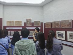 <b>走進檔案館，領(lǐng)悟獨特魅力</b>